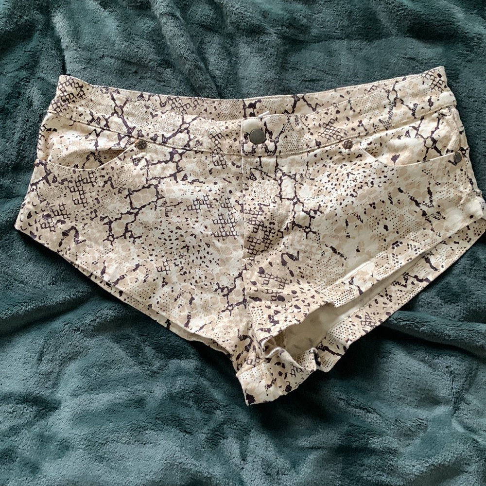 Spell Aloha Python Shorts Xs Preowned - image 2